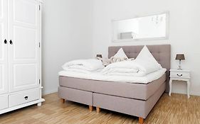Sc 06 By Rockchair Apartments L Superhost Status L 4 Bedrooms Boxspringbeds 2 Bathrooms Balcony Elevator - Cozy Family & Business Flair Welcomes You!